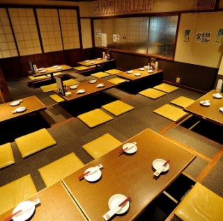 There are also table seats on the 1st floor.The seats where you can sit comfortably are very popular for banquets with women. We also have a table where you can lower the bamboo blinds and enjoy your meal in a private space when using with 4 people.Enjoy Nagoya's specialties in a relaxed atmosphere!