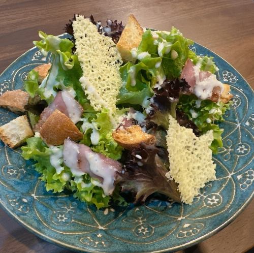 パリパリチーズのシーザーサラダ