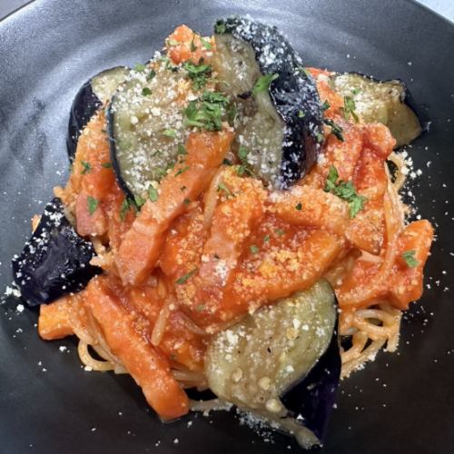 ベーコンと揚げナスのトマトソーススパゲッティ
