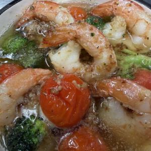 エビとブロッコリーのアヒージョ