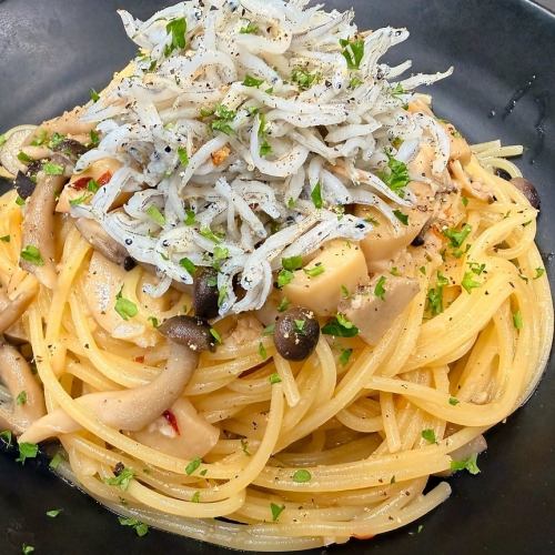 しらすときのこのペペロンチーノスパゲッティ