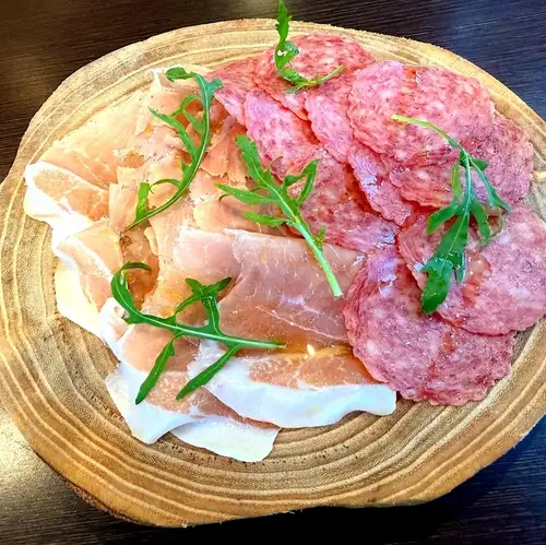 スペイン生ハムとサラミの盛り合わせ