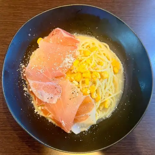 とうもろこしと生ハムのカチョエペペ