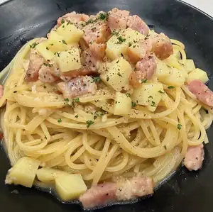 ベーコンと長生村産じゃがいものジャーマンポテトスパゲッティ