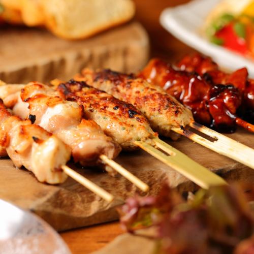 [Yakitori set delivered directly from the production area] This is a yakitori set from a famous domestic brand.It's charcoal-grilled, so it's juicy.