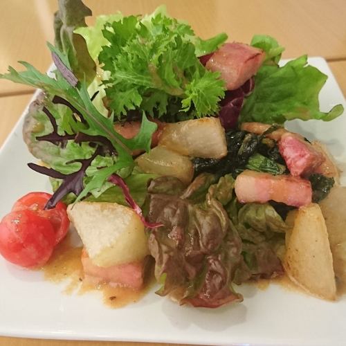 ベーコンと野菜のソテーサラダ