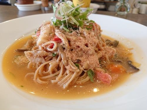 大豆麺　プチプチたらこの和風ソース