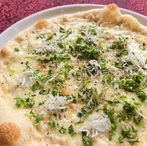 シラスと薬味のピザ