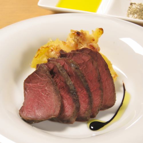 里山ジビエの鹿もも肉のソテー　天然塩で