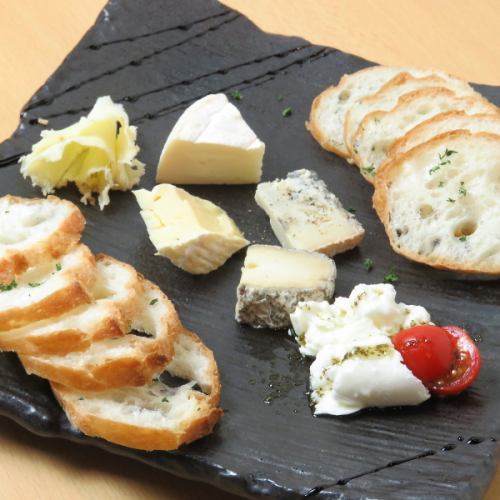 ワインと一緒に　チーズ3種盛り