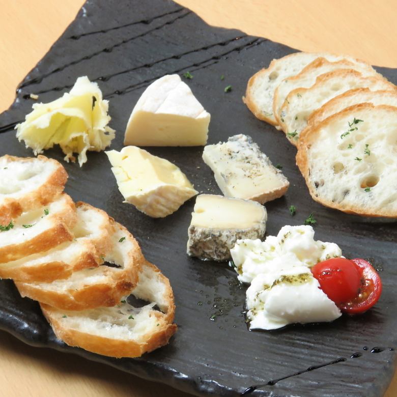 ワインと一緒に　チーズ3種盛り