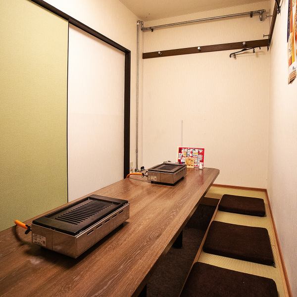 【各種宴会にもぴったり！】足を伸ばせる掘りごたつ席やテーブル席を完備しており、最大32名までの貸切も可能です◎会社の飲み会や誕生日会、サークルの集まりなど、さまざまなシーンでご利用いただけます。