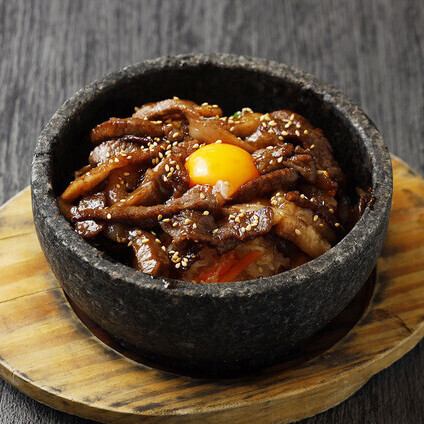 Please enjoy our yakiniku as well as other a la carte dishes.