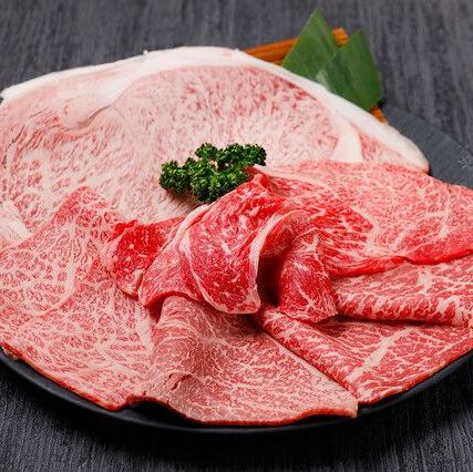 心斎橋から徒歩3分とアクセス抜群の当店は、広々とした店内でゆったりとお食事をお楽しみいただけます。A5ランク黒毛和牛や神戸牛を使用した絶品焼肉は、デートや女子会、宴会にもぴったり。落ち着いた雰囲気の中で、大切なひとときをお過ごしください。