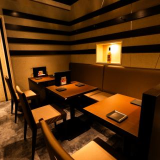 2Fに上がってすぐにあるテーブル席です。他の席とは少し離れているため、6名様のご利用にもぴったり。平日は毎日11時30分からランチ営業をしております!!ご飯、スープ、サラダ付きでご飯、スープはおかわり自由♪お昼から黒毛和牛でちょっぴり贅沢ランチを!!