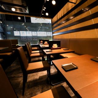 店内奥にある階段を上がった2F席は20～最大50名様でご利用いただけます。歓迎会や送別会など、大人数での宴会、各種パーティーをお考えの幹事様はお気軽にお問い合わせください。さまざまな特別なお祝い事をスタッフがお手伝いいたします。