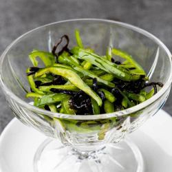 Bell pepper and salted kelp salad