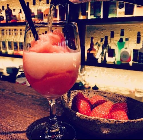strawberry champagne cocktail