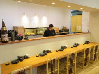 [Counter seat] One person is also very welcome! The counter seat of the popular reception that the customer outside the prefecture is also used alone.