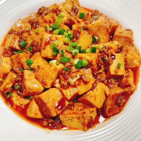 本場四川料理店で修業を積んだシェフによる本格中華の麻婆豆腐。まるで中国の路地裏を散策しているかのような雰囲気を味わえるお店の雰囲気も魅力的。