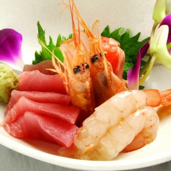 Assortment of three types of sashimi