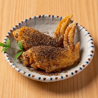 手羽先の唐揚げ　黒胡椒ダレ　4本