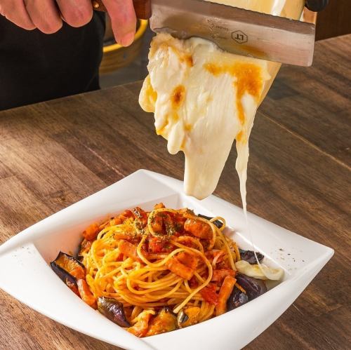 とろける瞬間を楽しむ、特別な日のための贅沢ラクレット◎