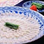 Fugu full course for three people is 19,800 yen (four servings of fugu sashimi only).)