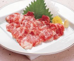 Classic menu such as marbled horse sashimi, stewed stew, cheese fried