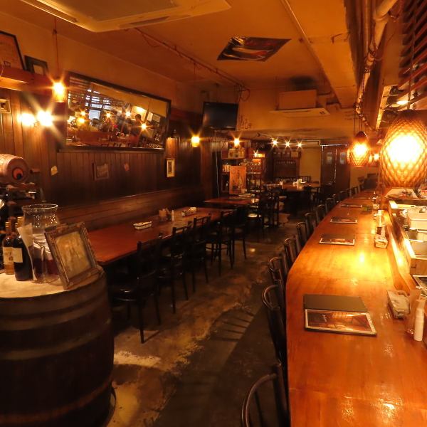 Janjan is located on the 2nd floor of a building in a corner of Fukuromachi.The interior has a bistro-like atmosphere.