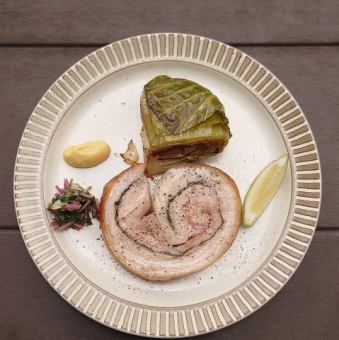 うつみ潮風豚のポルケッタ炭火焼　キャベツブレゼ添え