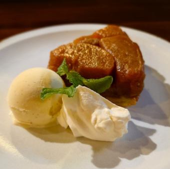 ほろ苦タルトタタン　ミルクアイス添え