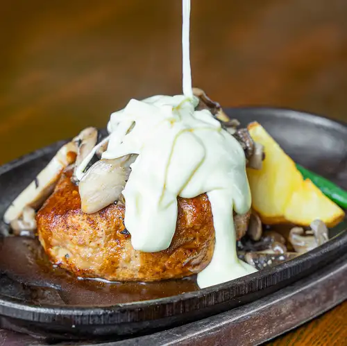 JYANJYAN's specialty! Teppanyaki hamburger steak