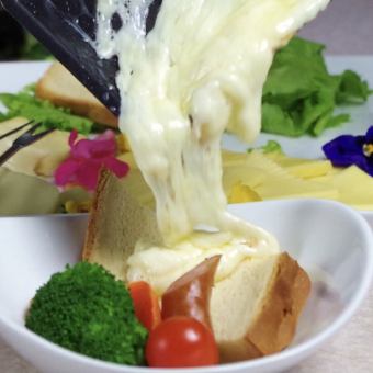 奶酪爱好者的必看景点！您可以在菜单上撒上奶油融化的奶酪，只需 300 日元 ♪