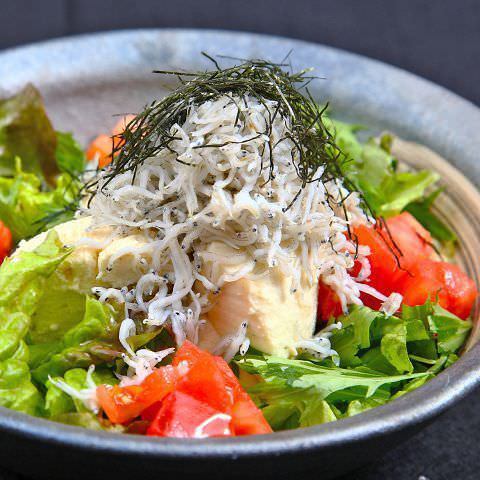 Tofu salad with sesame sauce