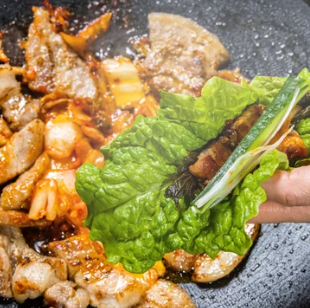 サムギョプサルなど本格韓国焼肉と多彩な韓国料理まで心ゆくまで楽しめる満足必至の食べ放題コース！