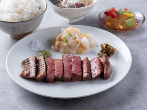 ランチも人気！牛たん定食