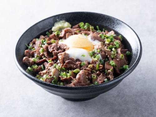 見た目から輝く至福のどんぶり『トロたん丼』
