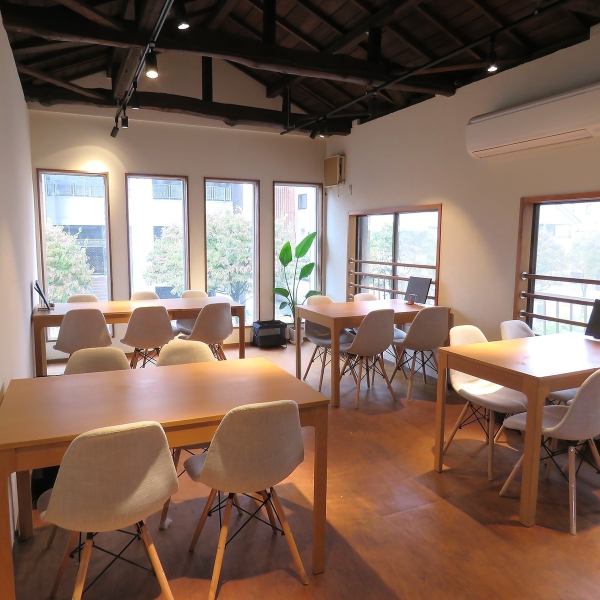 【最大20名様まで貸切可能◎ご友人との集まりやイベントに最適な場所です】10名様から貸切のご予約を承っておりますので、ご友人や大切な方とプライベートな空間で素敵なひとときをお過ごしいただけます。アットホームな雰囲気の中、美味しい料理とお酒を心ゆくまでお楽しみください。皆さまのご来店お待ちしております!