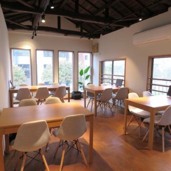 2名×2テーブル/4名×3テーブル/6名×1テーブル