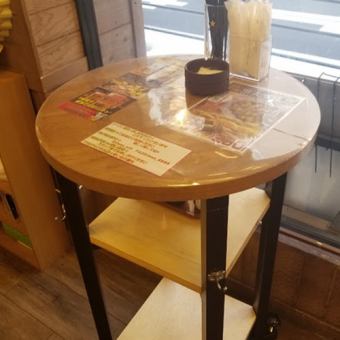 2 people pair table x 3 total 6 people ◆ You can see the TV! ◆ You can charge the smartphone! ◆ Air purifier installation ◆ Wi-Fi is OK! * Open windows are nearby and good arousal! To the staff!
