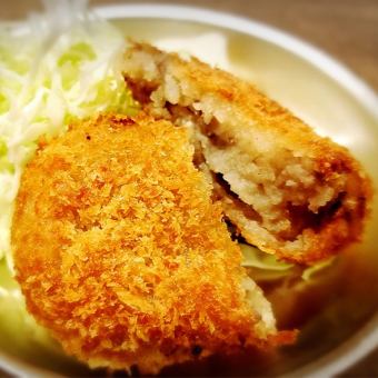 ◆ Freshly fried croquette from a long-established butcher