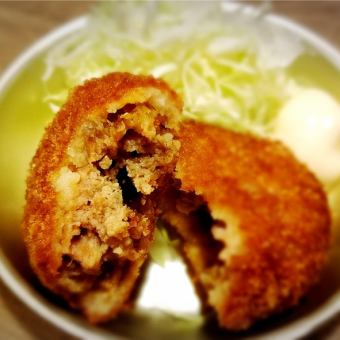 ◆ Freshly fried minced meat cutlet from a long-established butcher