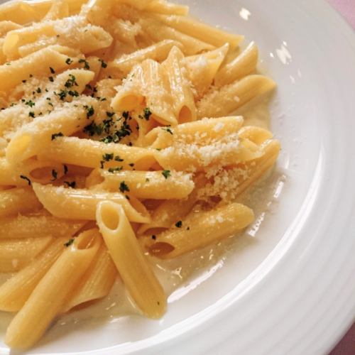 Penne 3 types of cheese sauce