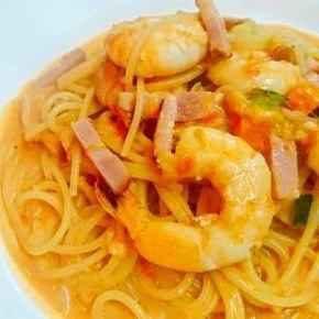 Spaghetti shrimp tomato cream