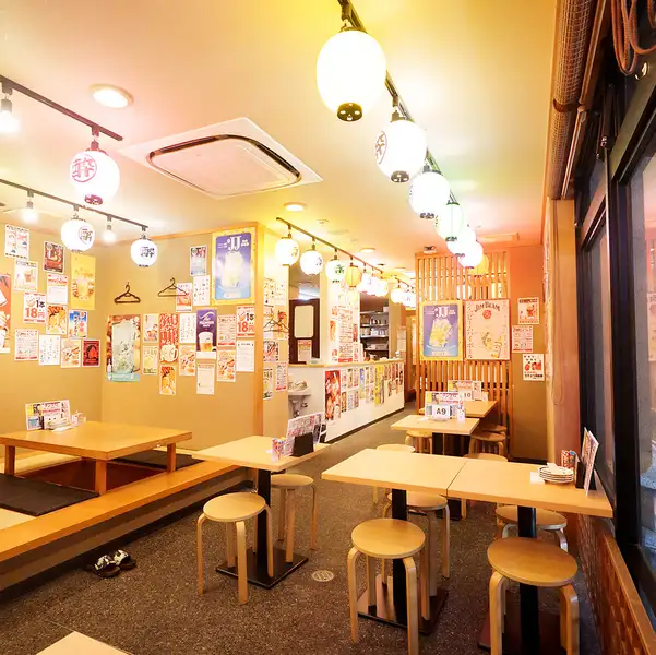 【60名様迄宴会OK】行きも帰りも楽々なアクセス抜群の酔っ手羽で宴会をしませんか？店内は大小様々なテーブル席を完備！宴会最大80名様までご予約承っております！人数に合わせてテーブルのレイアウト変更も可能ですので、気軽にごご来店ください♪※画像は系列店