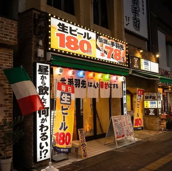いつでも好きな時間にサク飲みや宴会を楽しめます♪店内には大小様々なテーブル席をご用意！活気溢れる店内で名物の手羽先をはじめ、肉刺し・餃子等、豊富なメニューを堪能ください！