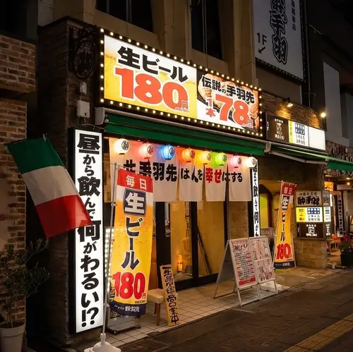 <p>いつでも好きな時間にサク飲みや宴会を楽しめます♪店内には大小様々なテーブル席をご用意！活気溢れる店内で名物の手羽先をはじめ、肉刺し・餃子等、豊富なメニューを堪能ください！</p>
