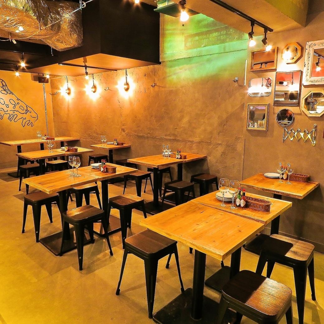 A calm interior that feels like a hideout ♪ Counter seats are also available ◎