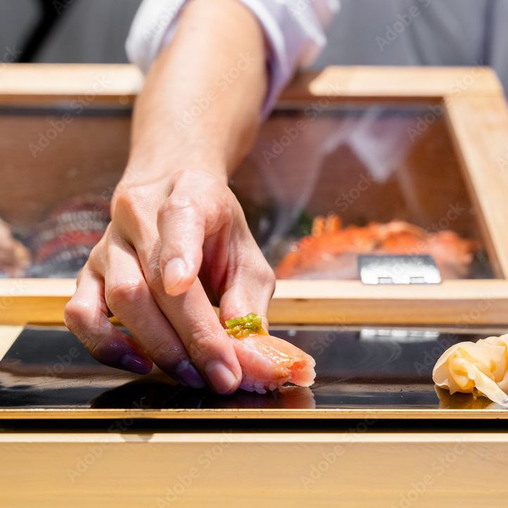 肩肘張らずフランクに楽しむ♪職人自慢の鮨とこだわりのお酒をご提供。深夜まで営業!